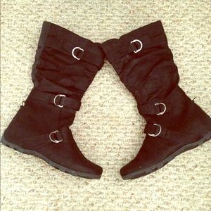 Black zip up size 6.5 boots