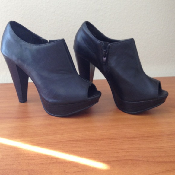 Cathy jean peep toe heels