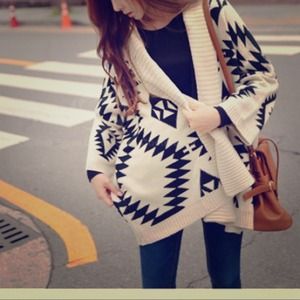 Reduced🎉Cream and black  Aztec print sweater