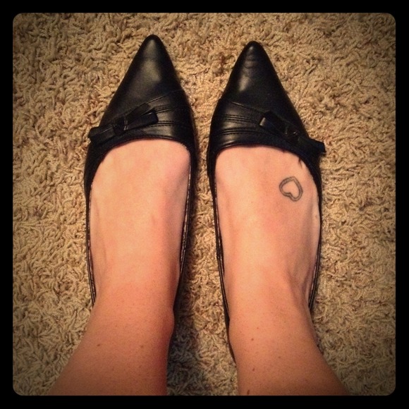 Pointy toe kitten heels