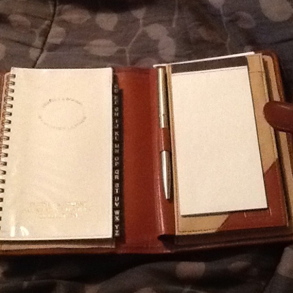 58 off Dooney & Bourke Accessories Dooney & Bourke Leather Planner