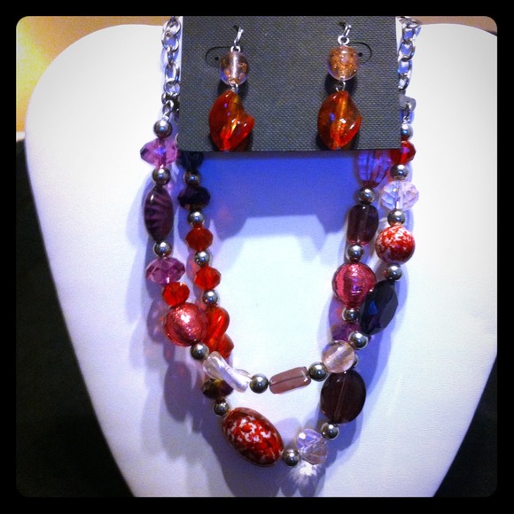 Cookie lee necklace and earring set.