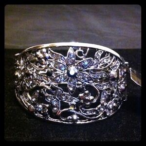 Cookie lee crystal bangle