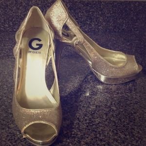 Sexy gold peep toe pumps