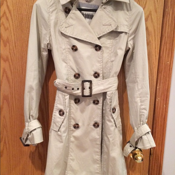 🎉HP!10/31/13🎉✂️Final $ cut!! ✂️BB Dakota trench