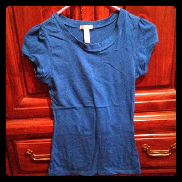🚫SOLD🚫💙Blue Tee💙