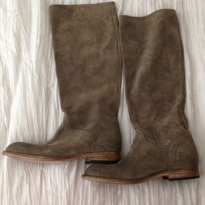 Super soft suede boots!💕