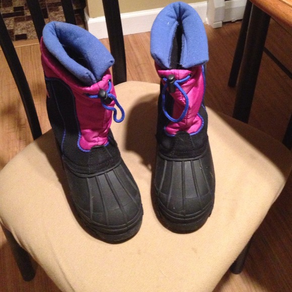 Totes.  Kids size 4 snow boots