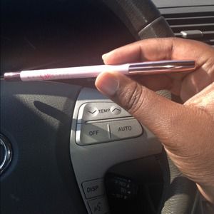 Talk that talk lip liner