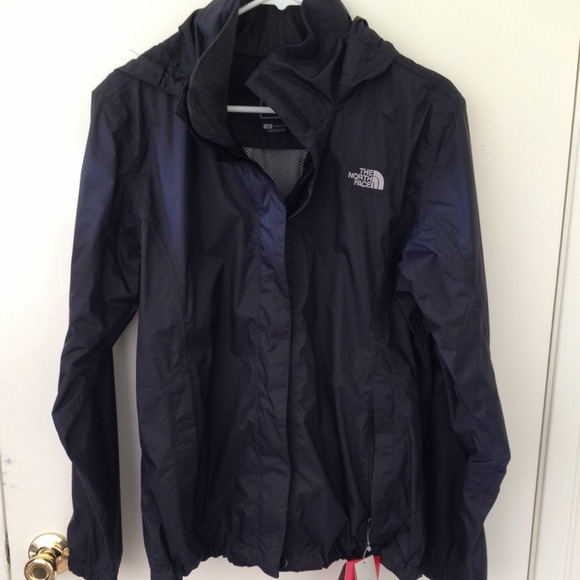 Northface resolve windbreaker (NEW)