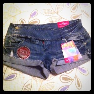 Almost famous cute denim short shorts!!