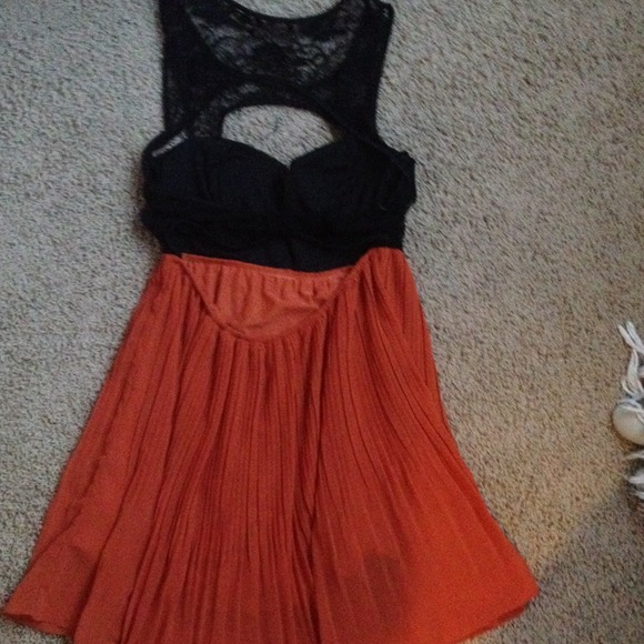 Lacy dress - Picture 3 of 4