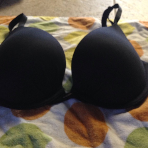 Victoria secrets 32dd plunge padded bra.
