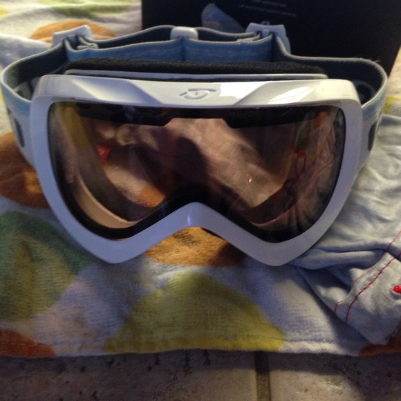 Snow goggles & boots. Brand new googles.