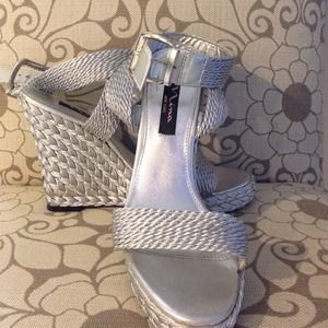 REDUCED New York Wedge