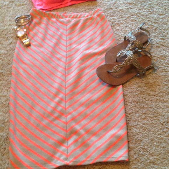 High waisted pencil skirt! - Picture 2 of 3