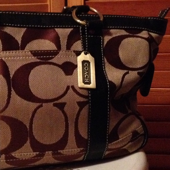 Authentic Coach bag .. Gently use still very nice