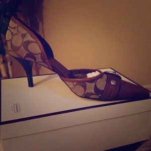 Authentic Coach pumps!
