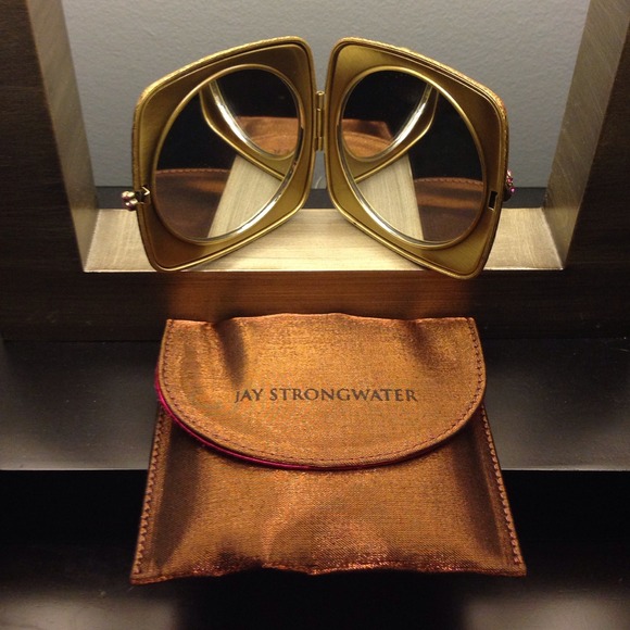 Jaystrongwater mirror compact. - Picture 3 of 4