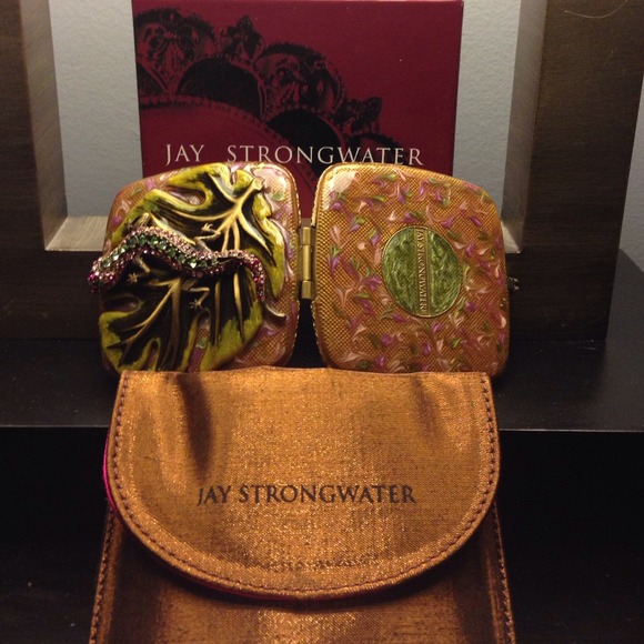 Jaystrongwater mirror compact. - Picture 4 of 4
