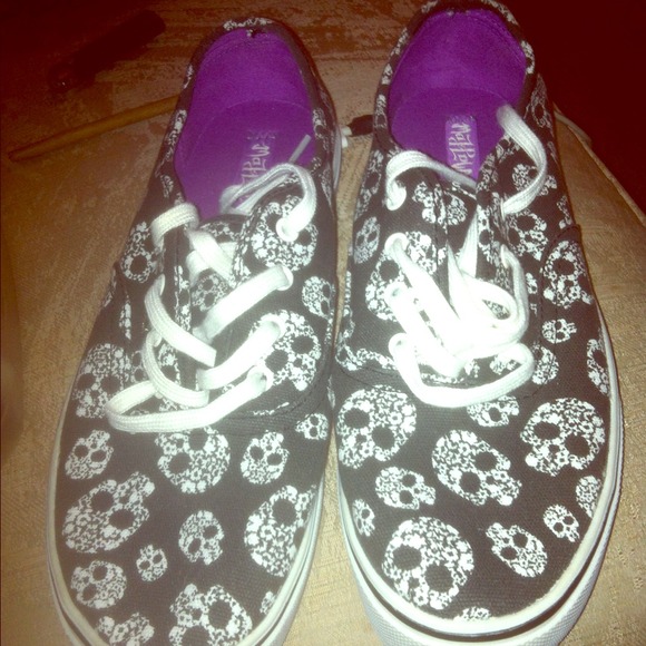 Traded to @preezy666 ---NEW sugar skull shoes!!
