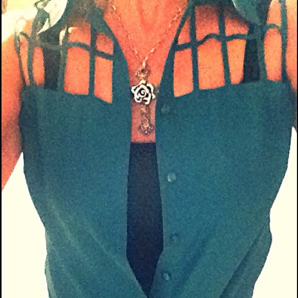 MM Couture Top🎉Host Pick Street Style🎉 - Picture 2 of 3