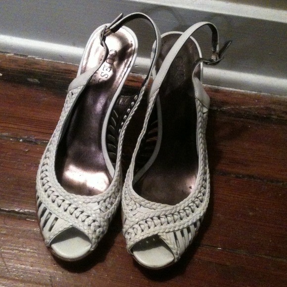 Price cut! White Guess by Marciano heels - Picture 1 of 3