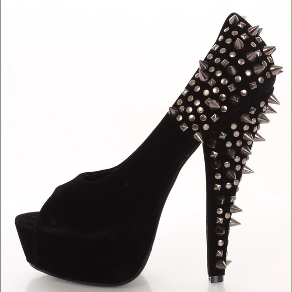 ⛔️SOLD⛔️Studded peep toe pumps - Picture 2 of 2