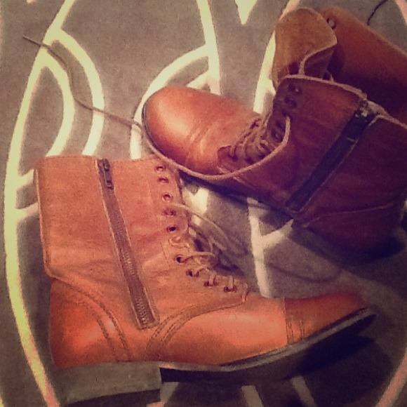 Coffee brown Steve Madden boots!