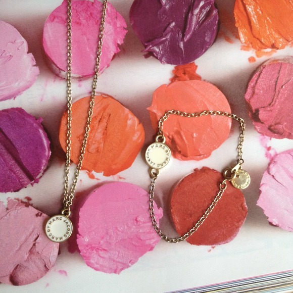 🎈🎉HP🎊BUNDLED🎈🎉MARC JACOBS Small Disc Pendant - Picture 4 of 4