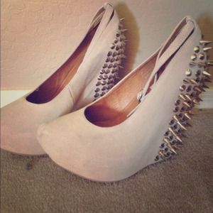 Jeffrey Campbell "Aubrey"