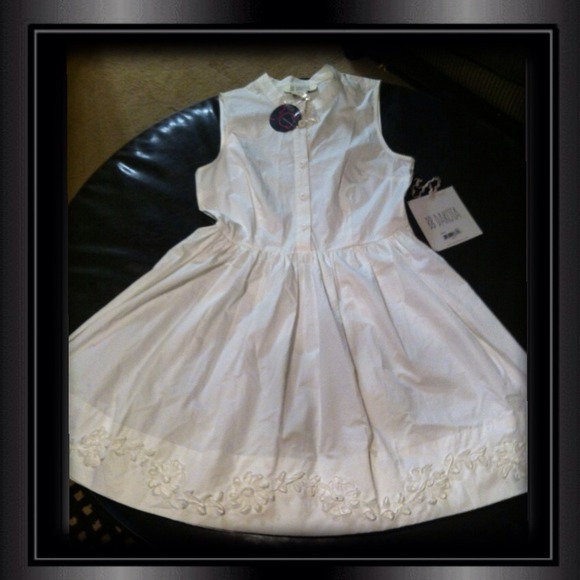 white cotton dress flower detail (calissa )