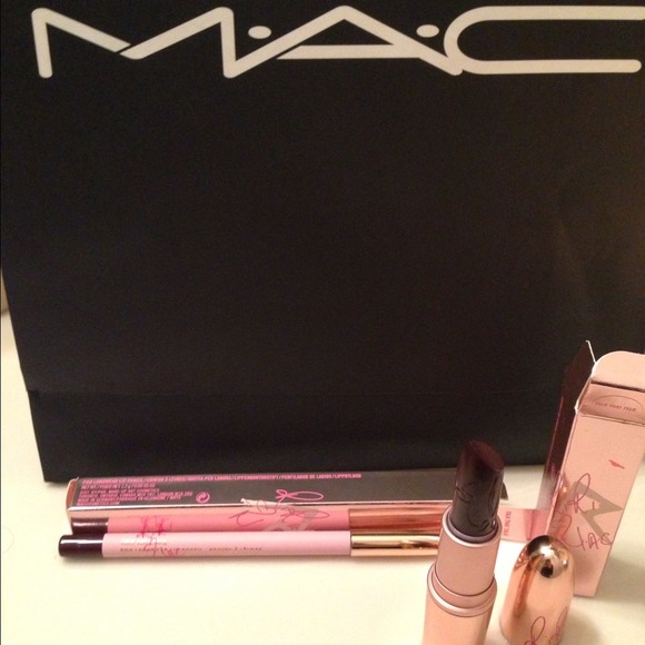 SOLD OUT TALK THAT TALK RiRi lipstick-LAST ONE!