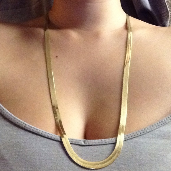 ⛔️SOLD⛔️💛Fish Tail Chain💛 - Picture 2 of 2