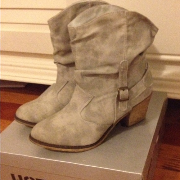 Hottopic Boots - Grey western cowboy boots size 7 like new