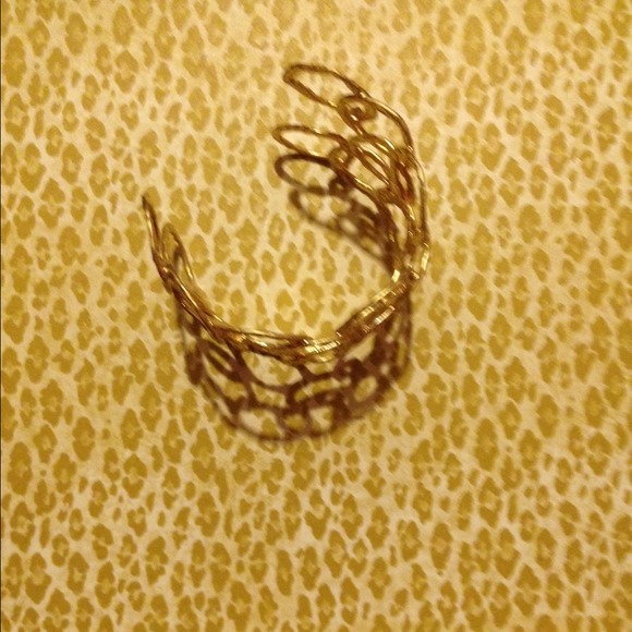 Gold cuff🎀 - Picture 2 of 2