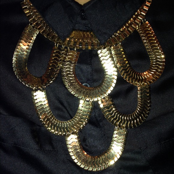 Large gold tone  necklace
