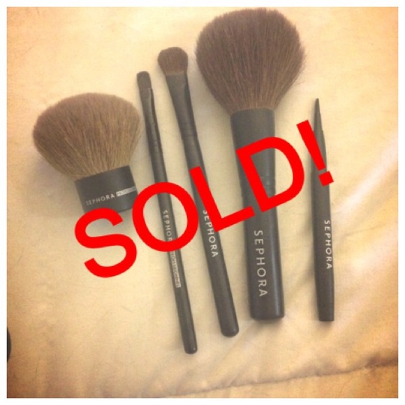 Set of 5 Sephora brushes.