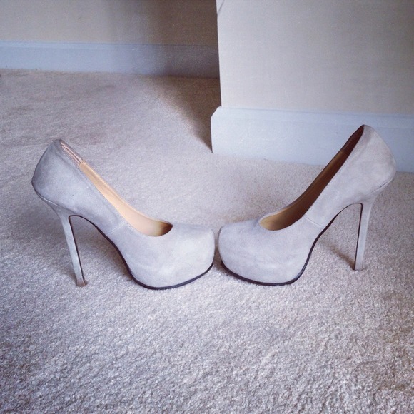 Authentic YSL grey suede pump