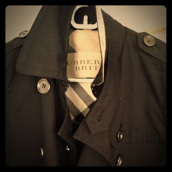 Burberry trench coat on HOLD for @catrinafaith219