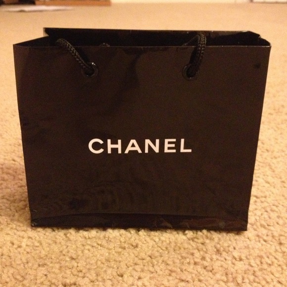 Chanel papers bag 100% chanel paper bag