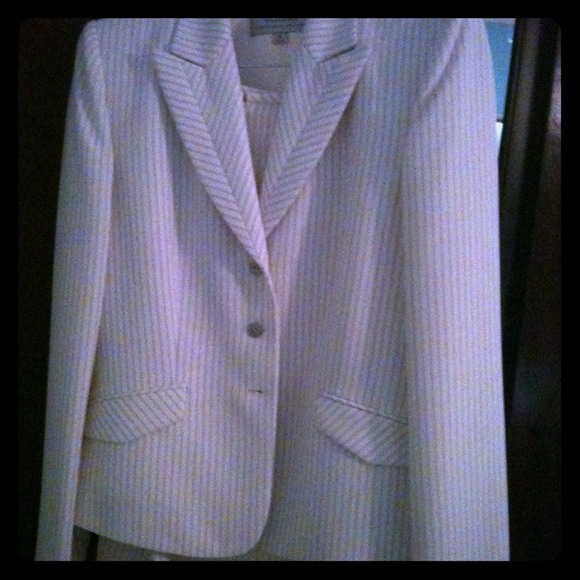 Tahiri Skirt Suit Set, very light marerial