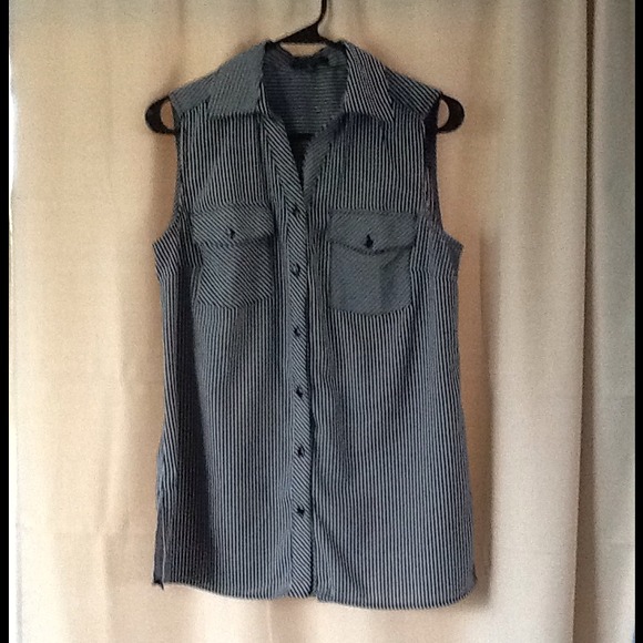 Trading with @ram511:Sleeveless button up