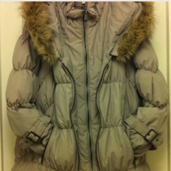 Like new. Khaki color Coat. Worn 2 or 3 times.