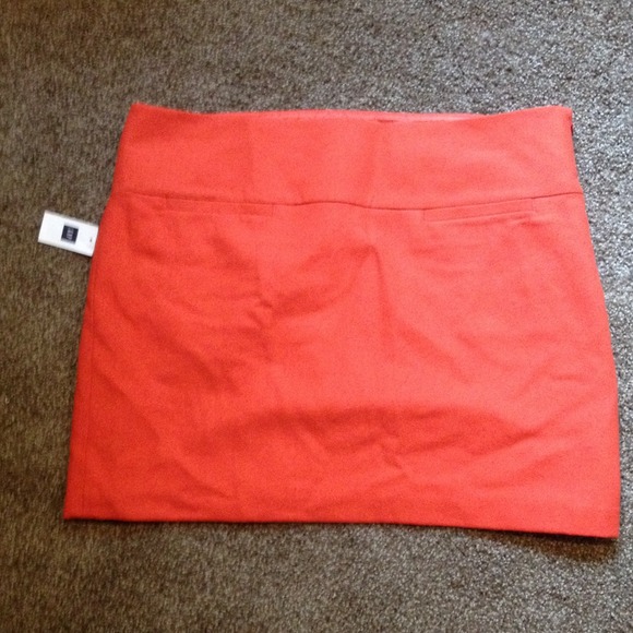 Gap fall skirt