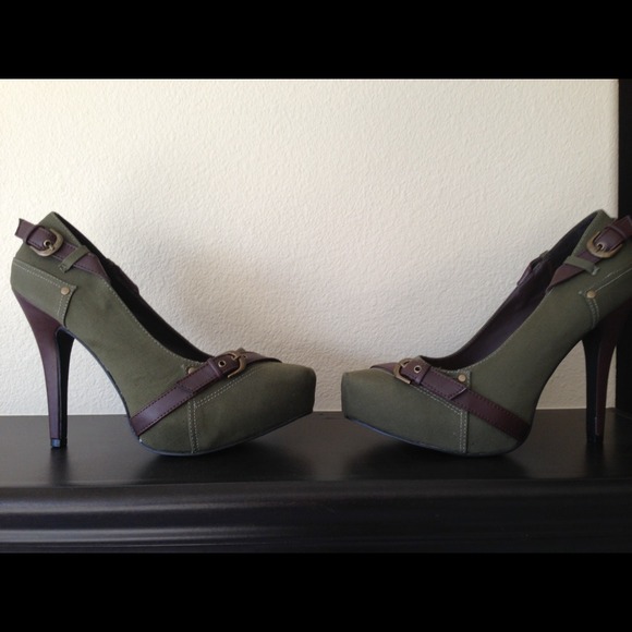 ❌SOLD❌Pumps with hidden platform - Picture 2 of 4