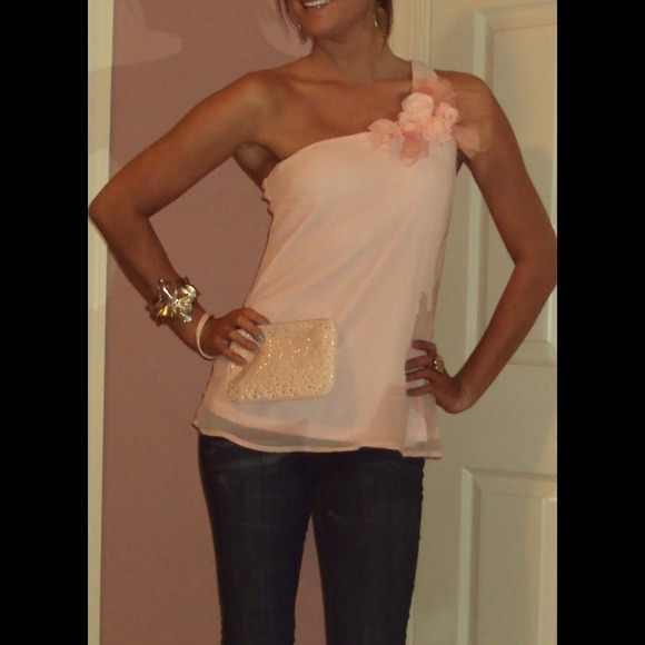 ❌SOLD❌Pink one shoulder Top