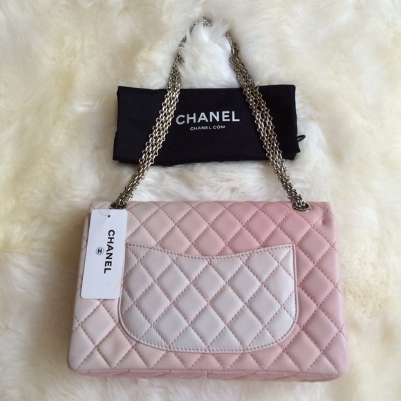🚫SOLD🚫Chanel Pink Chanel Reissue Flap. - Picture 2 of 4