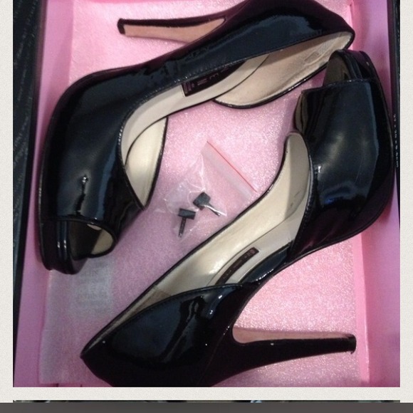 Bundle for black heels & white heels
