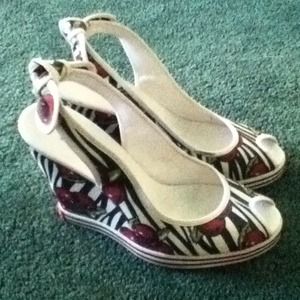 Betsey Johnson wedge size 7 hold for @cupcake5133